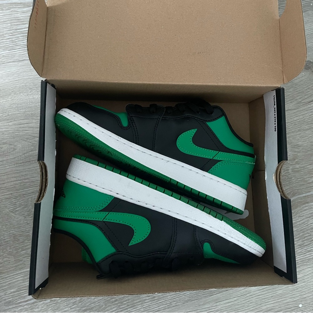 Air Jordan 1 Low Youth 5Y Women’s Size 6